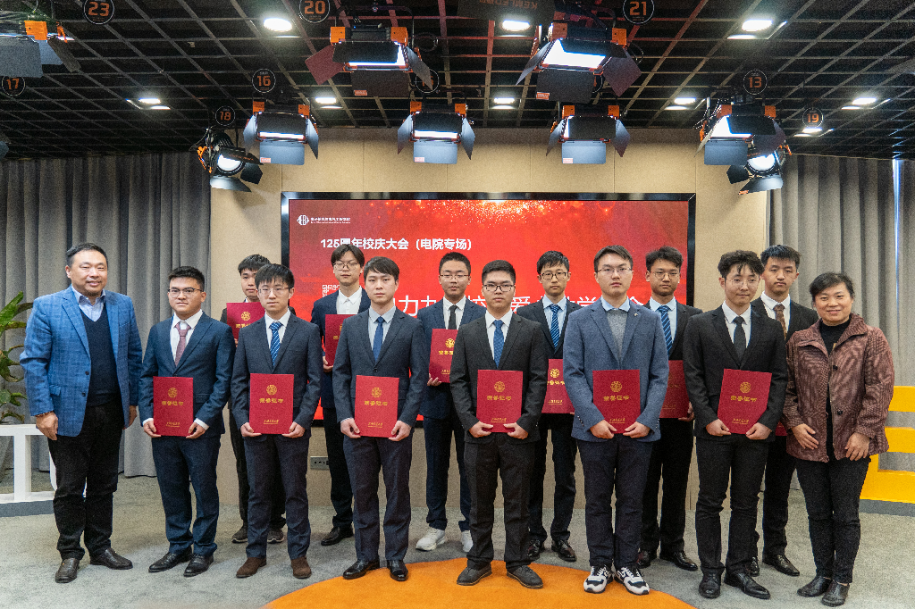 1618073507200080592.png DSC04862.png