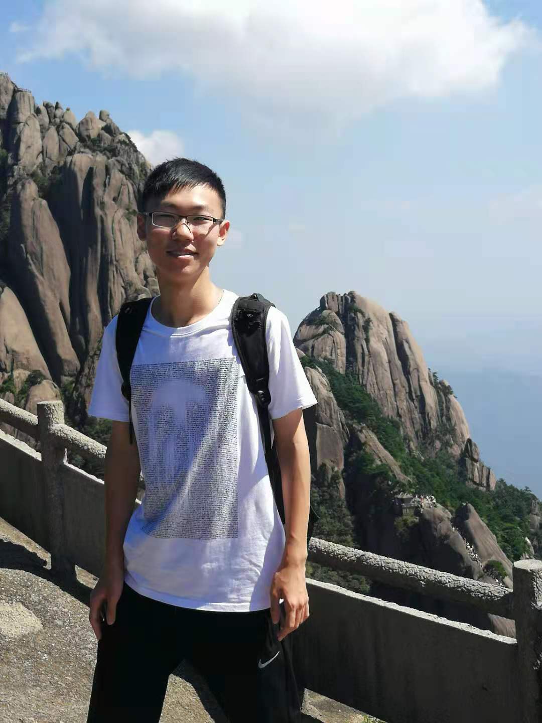 1632649482484033246.png 崔根源单人照.png