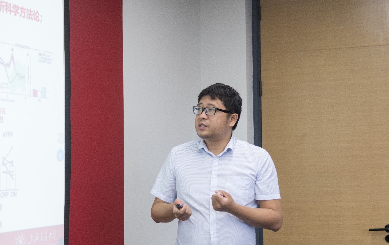 1633673530148064285.jpg 卢策吾教授作学术报告.jpg