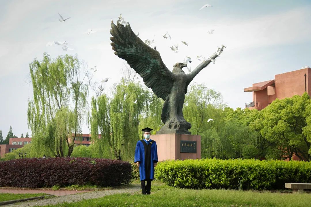 1653388985915066163.jpg 14.jpg