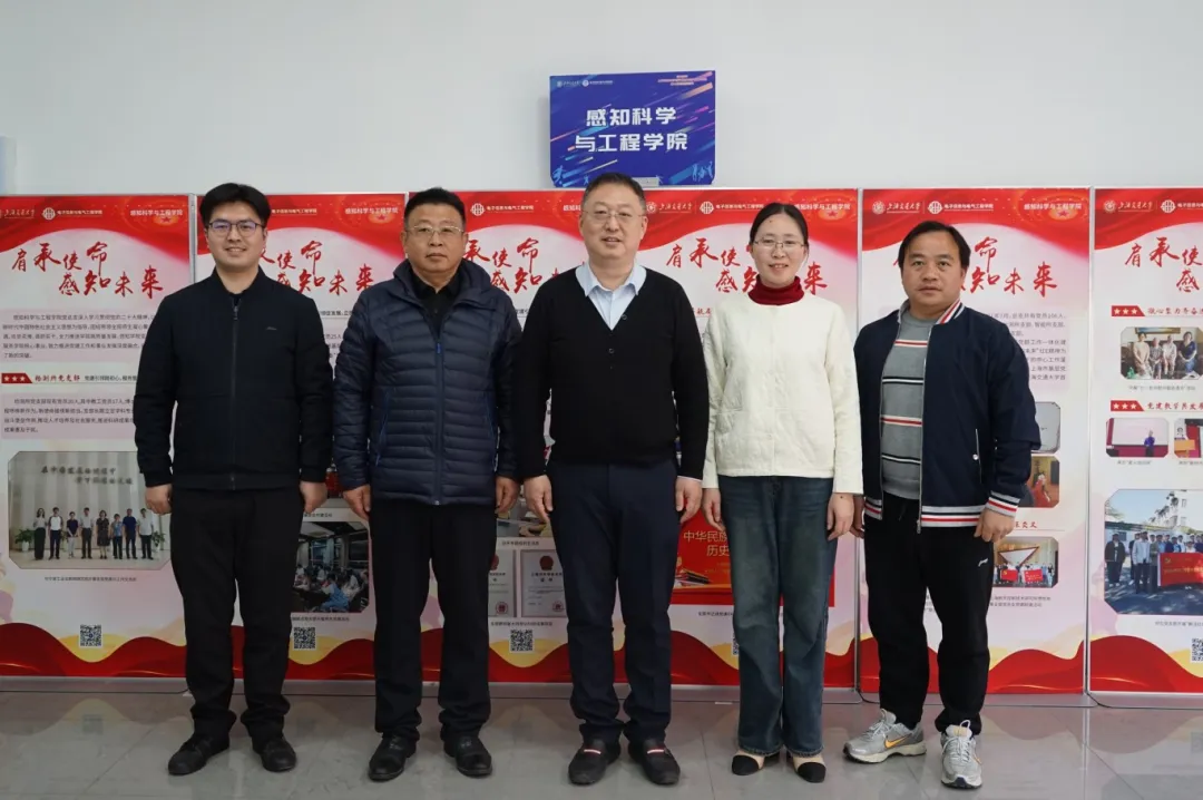 图5双方人员合影.png 图5双方人员合影.png