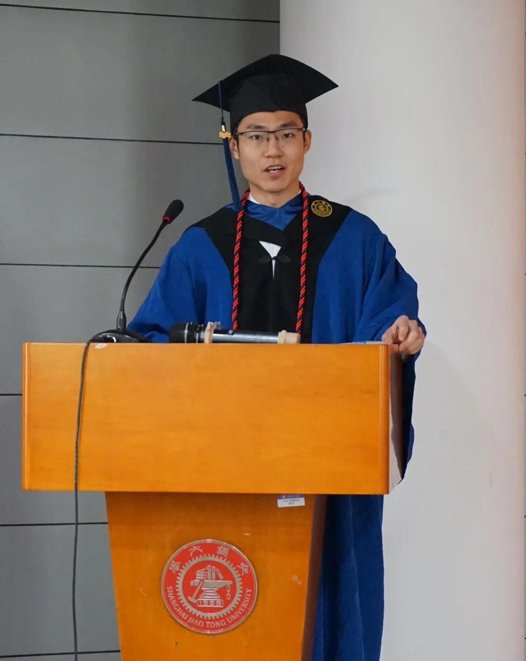 图片6毕业生代表王子豪发言.jpg 图片6毕业生代表王子豪发言.jpg