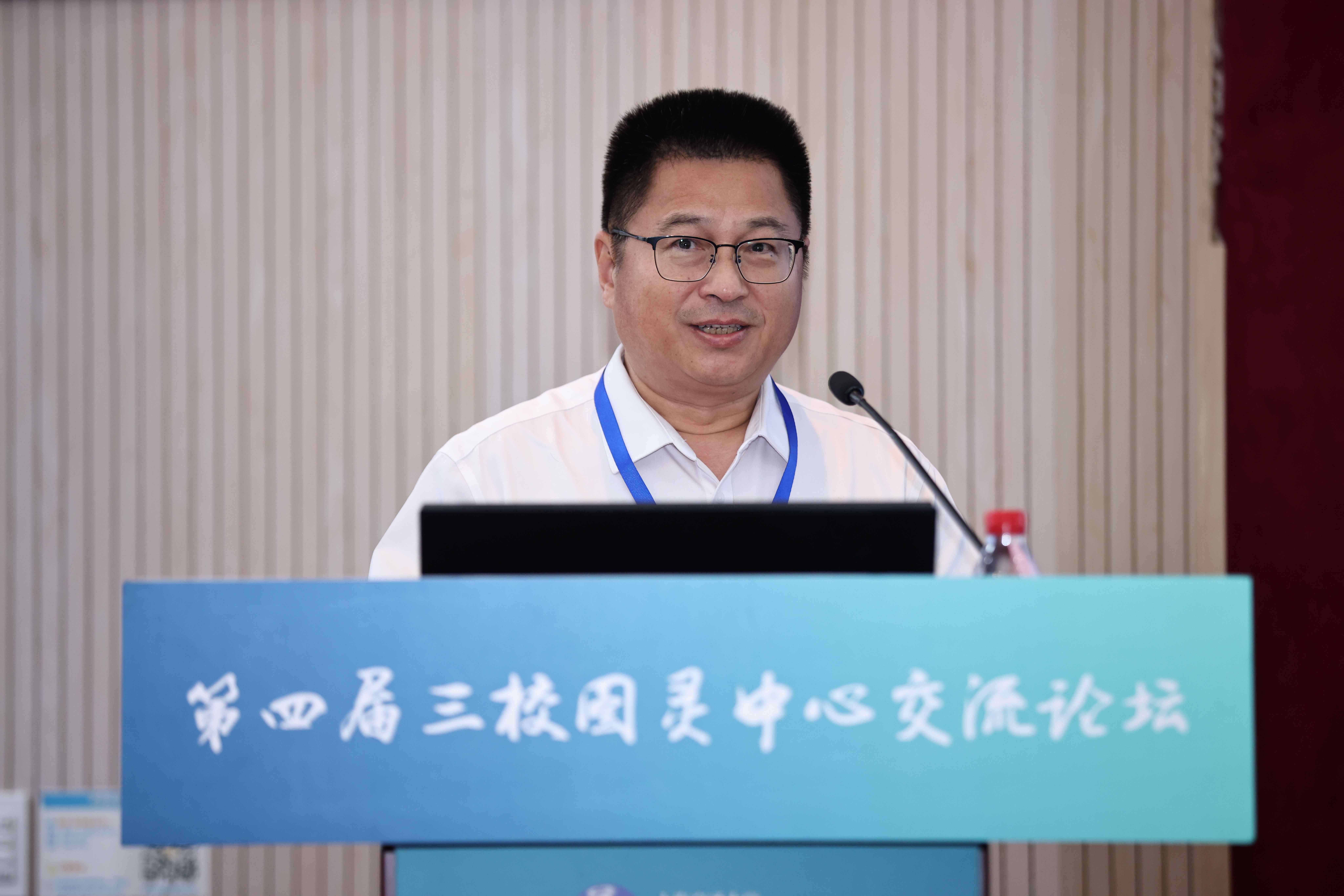 2张兆国致欢迎辞.jpg 2张兆国致欢迎辞.JPG